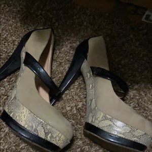 Jessica Simpson heels